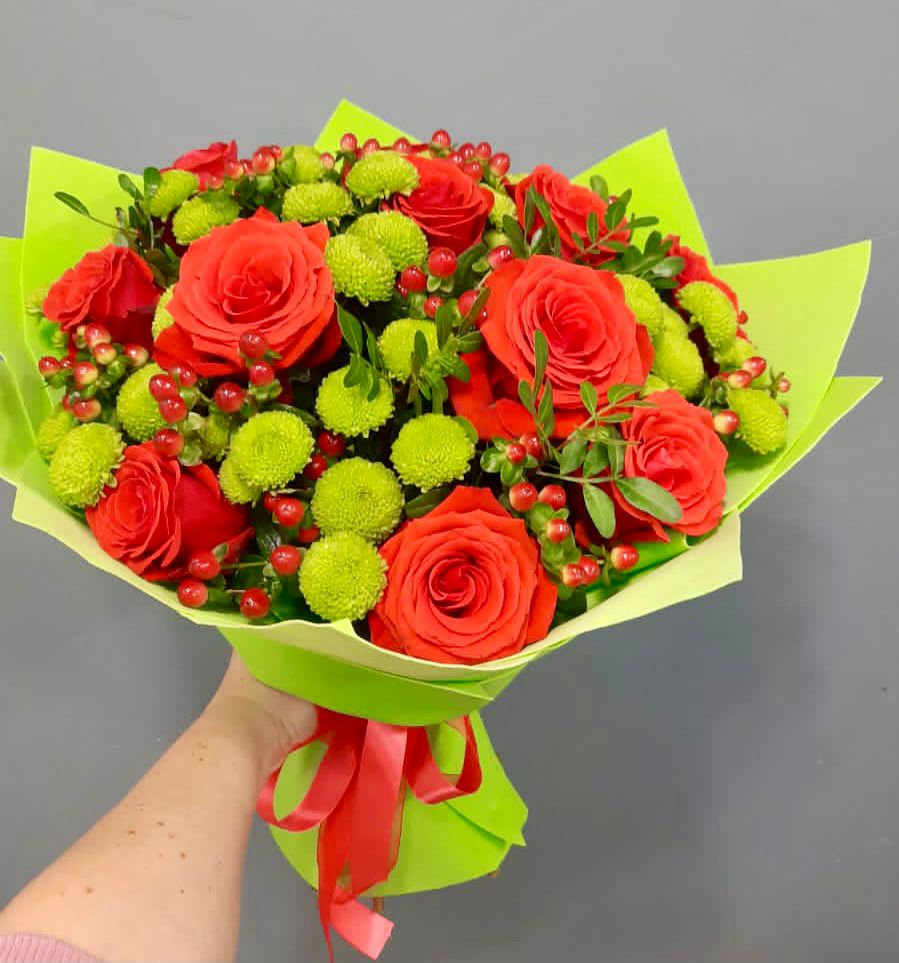 Букет цветов из: Хризантемы и Розы в Масловой Пристани