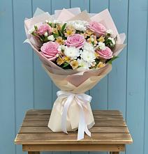 Букет цветов из:  Гвоздики, Орхидеи и Розы в Масловой Пристани