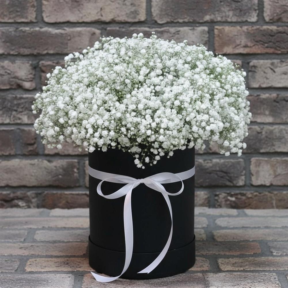 Цветочная композиция из Гипсофила в шляпной коробке в Масловой Пристани