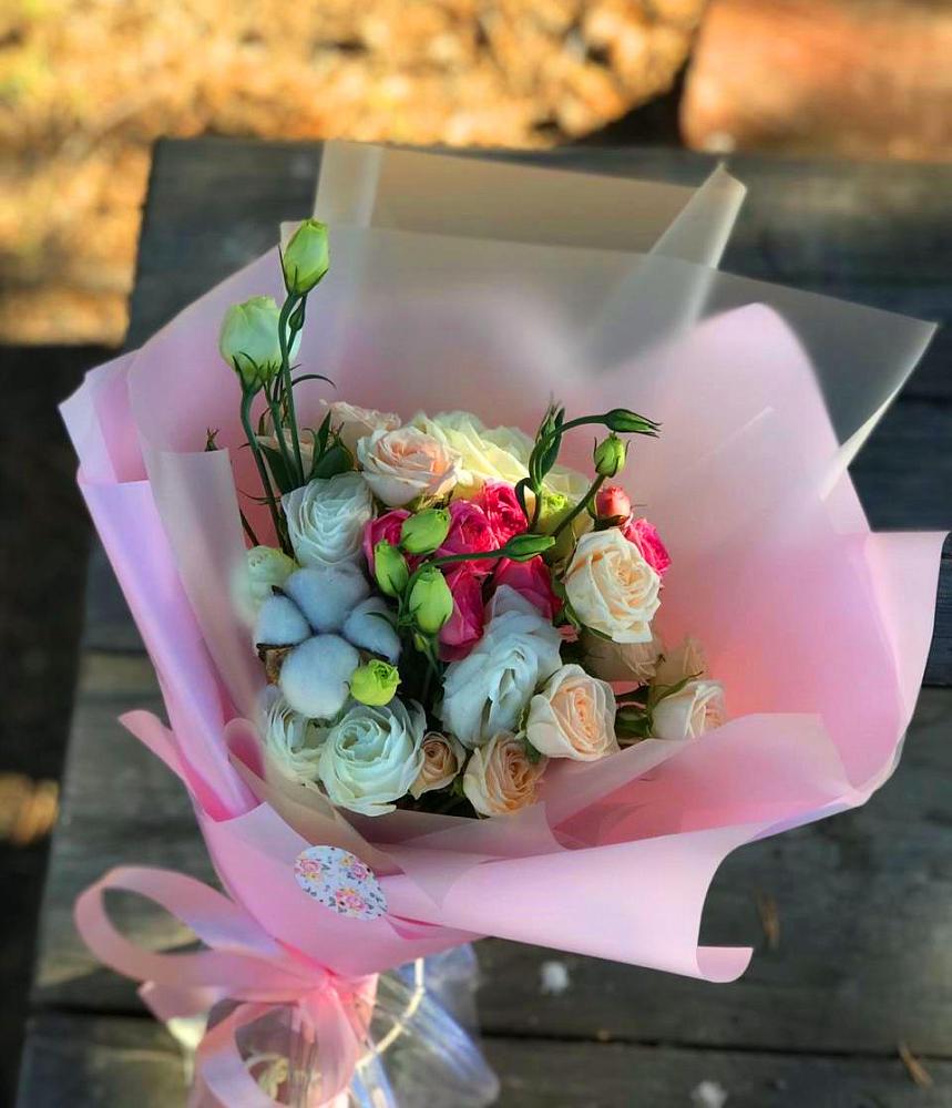 Букет цветов из: Розы и Лизиантусы в Масловой Пристани