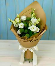 Букет цветов из:  Хризантемы и Лизиантусы в Масловой Пристани