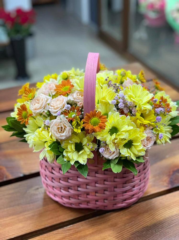 Цветочная композиция из Хризантемы и Розы в корзине в Масловой Пристани