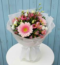 Букет цветов из:  Герберы, Альстромерии и Лизиантусы #REPLACE_PRED# Масловой Пристани