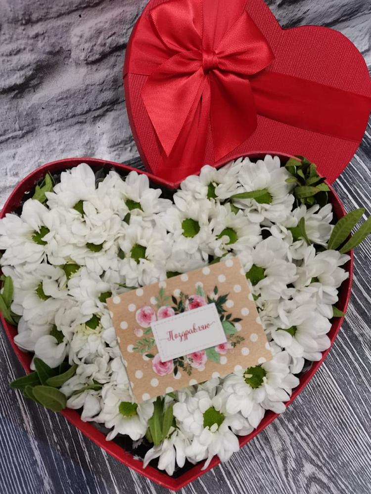 Цветочная композиция из Хризантемы в виде сердца в Масловой Пристани