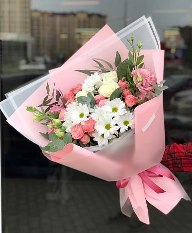 Букет цветов из: Розы, Лизиантусы и Хризантемы в Масловой Пристани