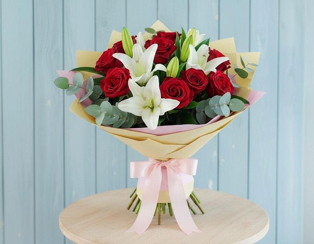 Букет цветов из: Лилии и Розы в Масловой Пристани